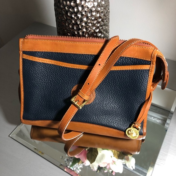 Classic Dooney & Bourke cross body bag - Picture 6 of 8